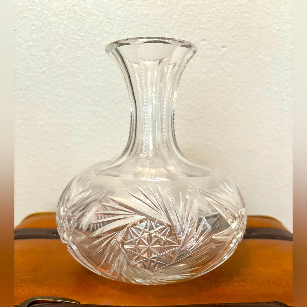 Vintage wine carafe- hand cut crystal 💠
